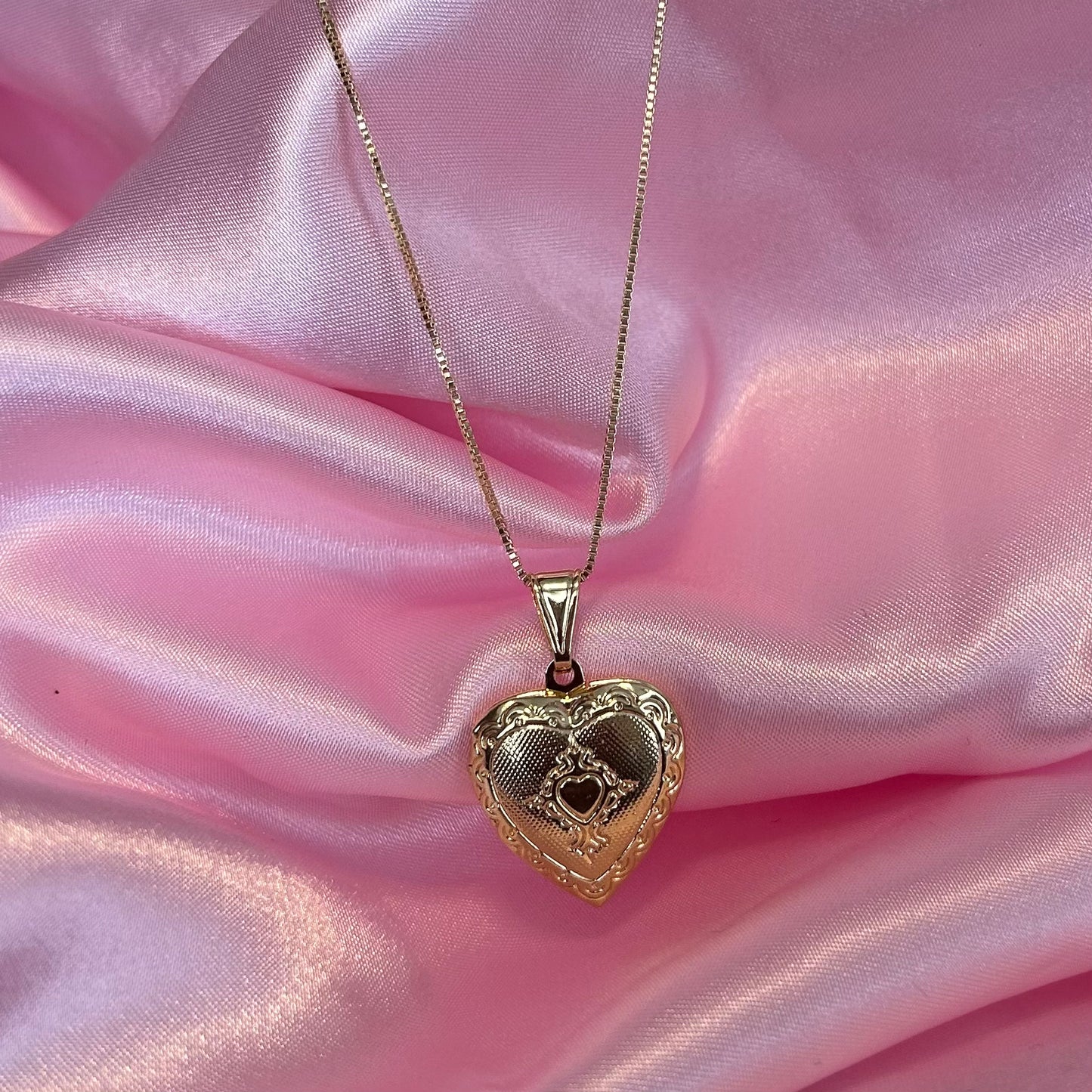 LOCKET NECKLACE